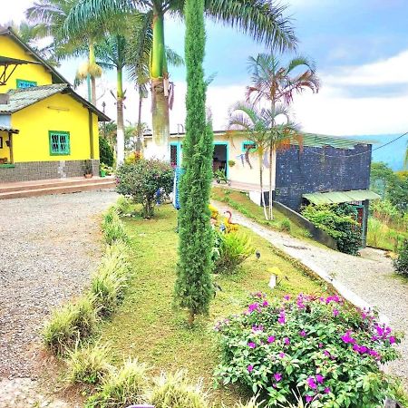Finca Turistica Santa Clara Vandrarhem Calarcá Exteriör bild