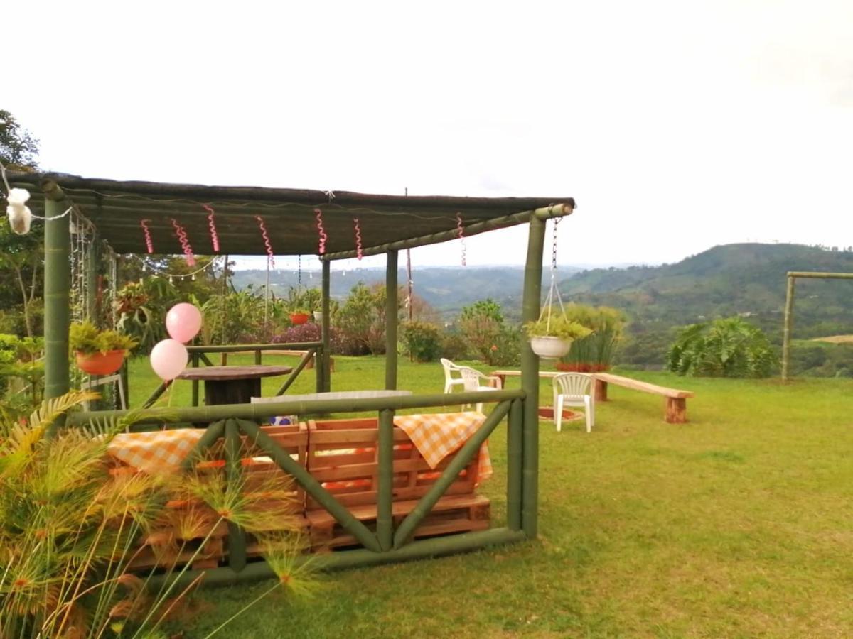Finca Turistica Santa Clara Vandrarhem Calarcá Exteriör bild