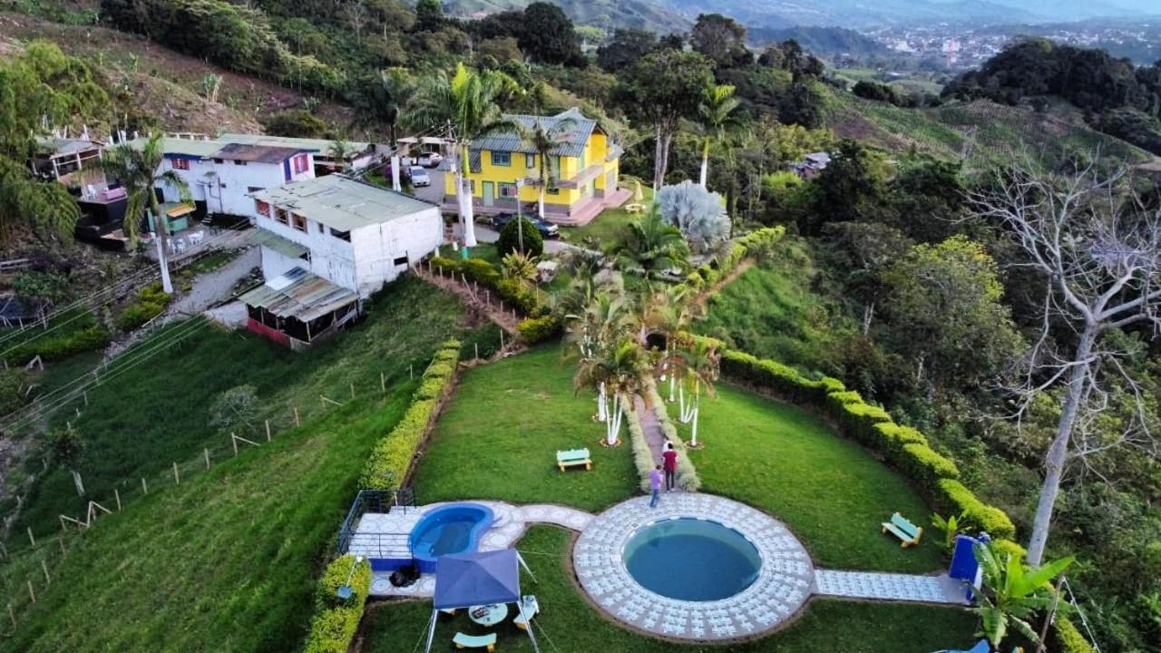 Finca Turistica Santa Clara Vandrarhem Calarcá Exteriör bild