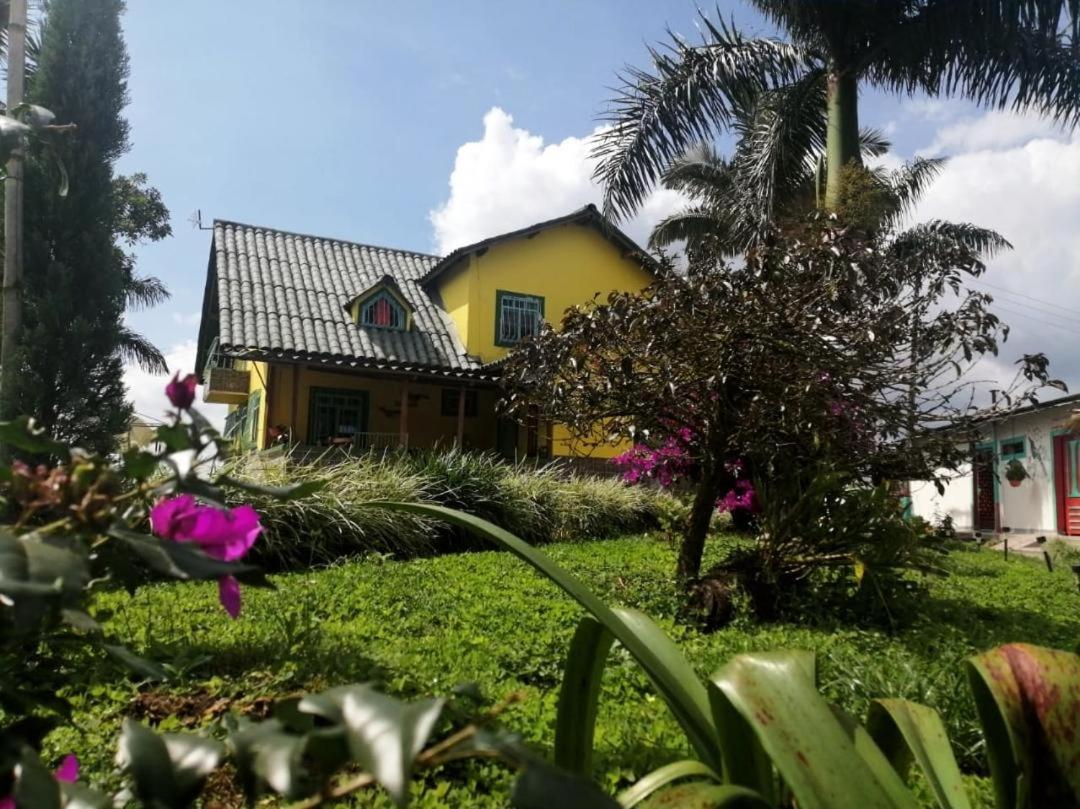 Finca Turistica Santa Clara Vandrarhem Calarcá Exteriör bild