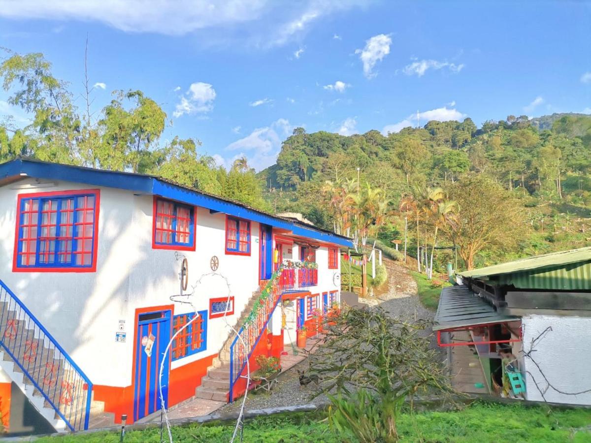 Finca Turistica Santa Clara Vandrarhem Calarcá Exteriör bild