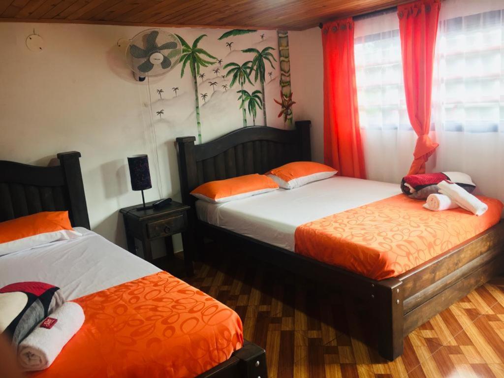 Finca Turistica Santa Clara Vandrarhem Calarcá Exteriör bild