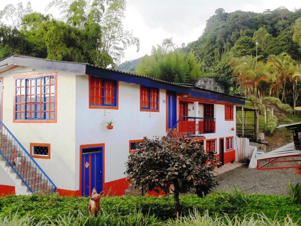 Finca Turistica Santa Clara Vandrarhem Calarcá Exteriör bild