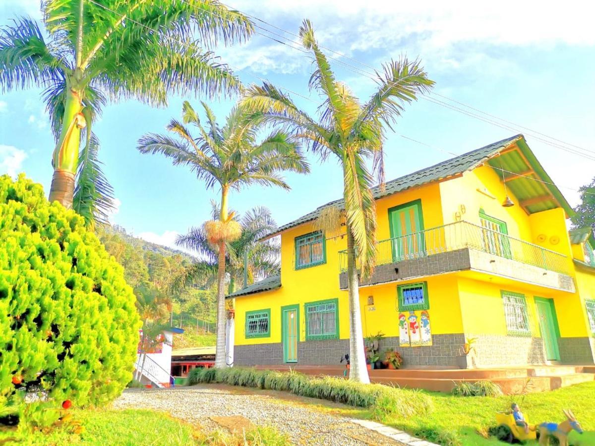 Finca Turistica Santa Clara Vandrarhem Calarcá Exteriör bild