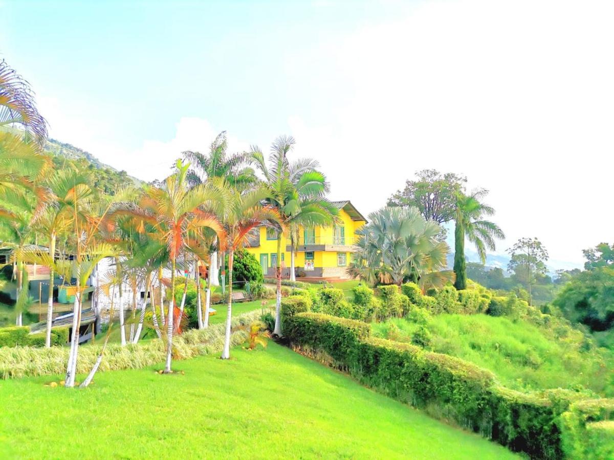 Finca Turistica Santa Clara Vandrarhem Calarcá Exteriör bild