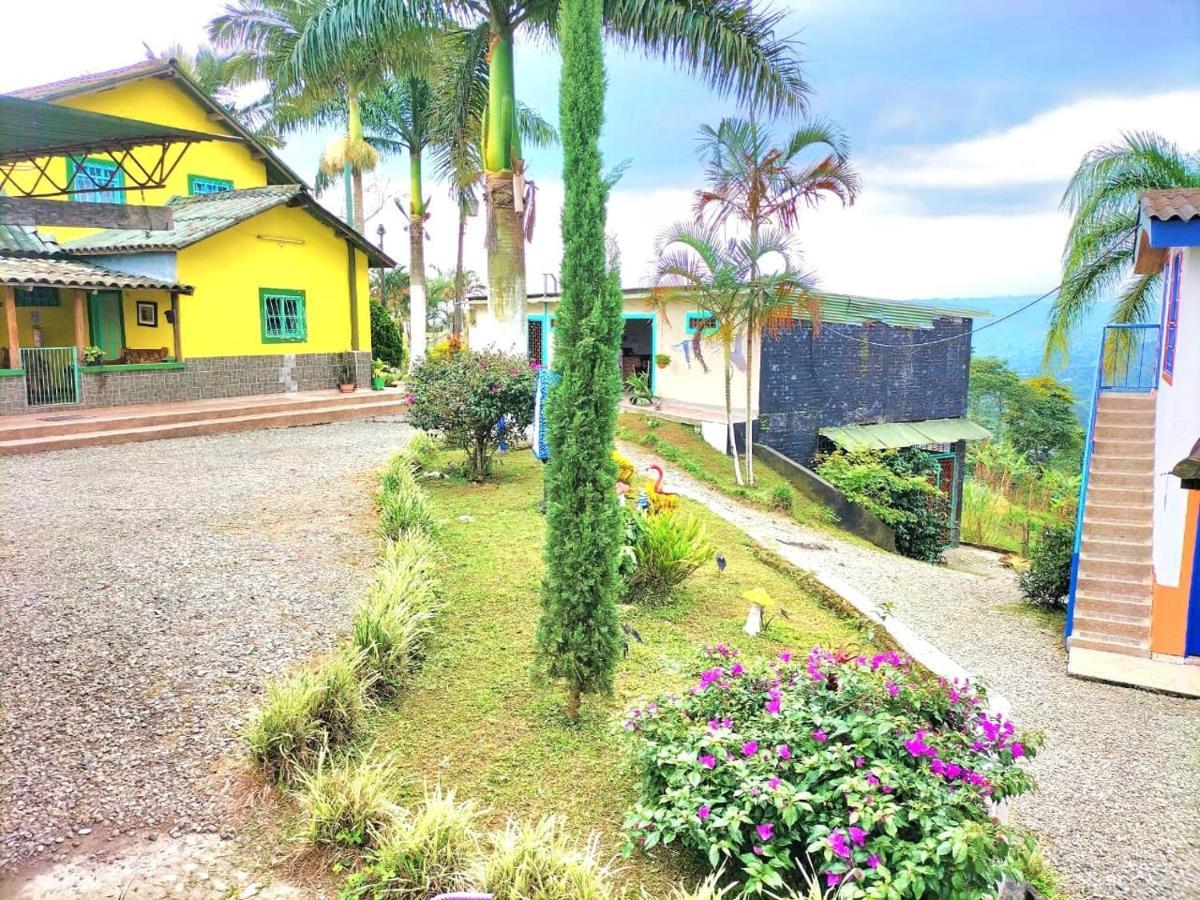 Finca Turistica Santa Clara Vandrarhem Calarcá Exteriör bild