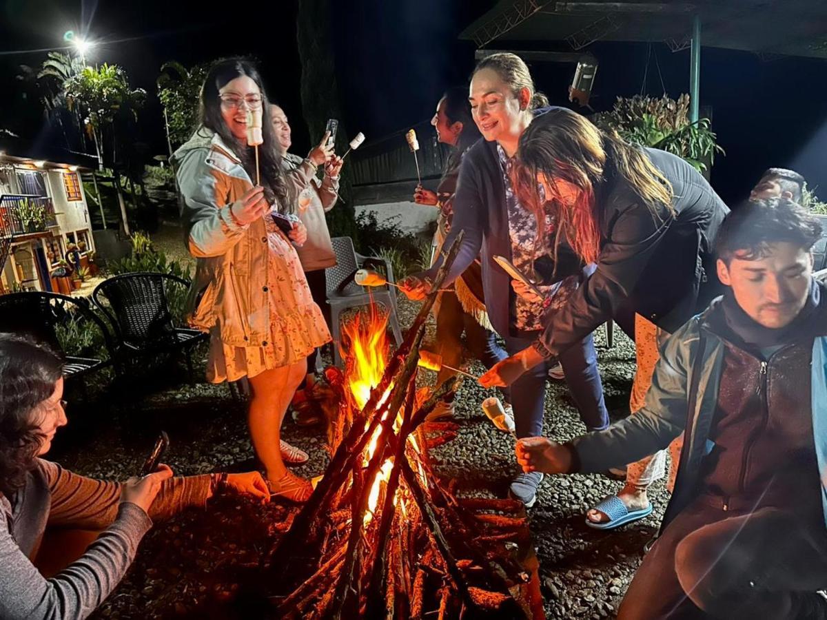 Finca Turistica Santa Clara Vandrarhem Calarcá Exteriör bild