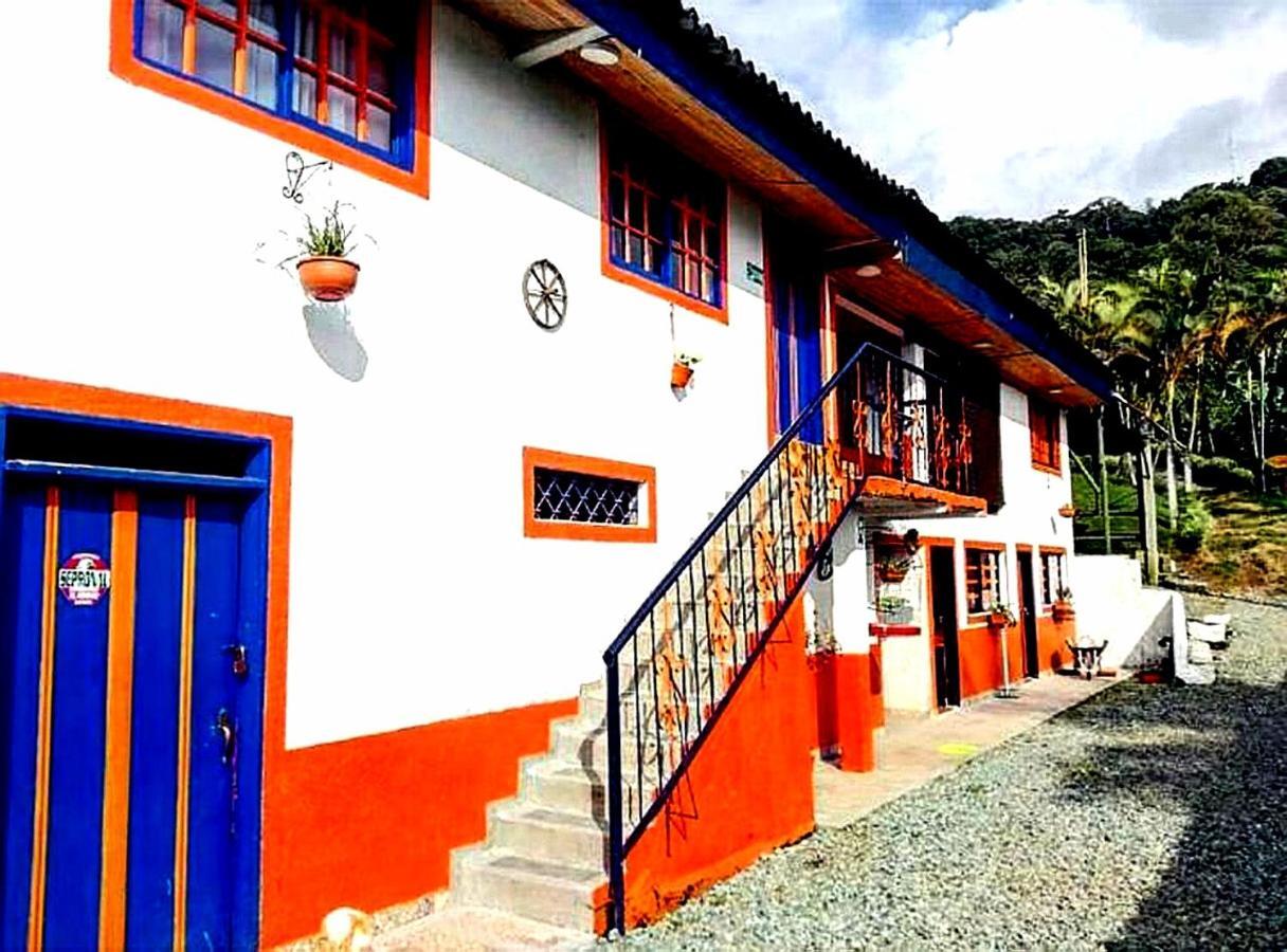 Finca Turistica Santa Clara Vandrarhem Calarcá Exteriör bild